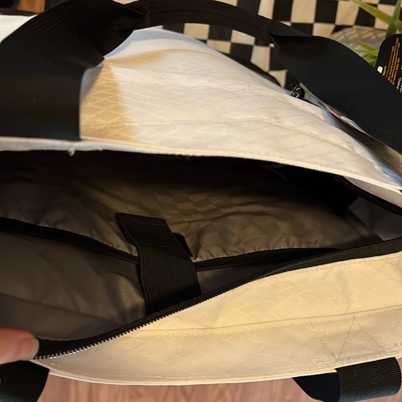 Vans Construct bag. White and black. Can hold a skateboard through the back. NWT - Picture 12 of 16
